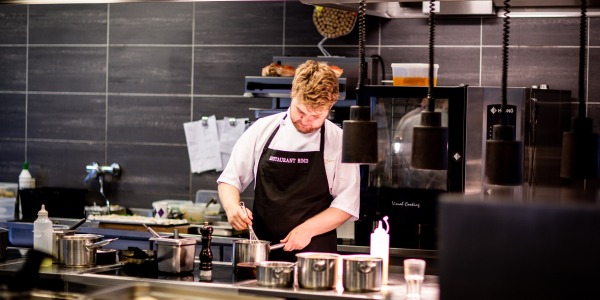 Faut-il louer ou acheter son matériel de cuisine professionnel ?