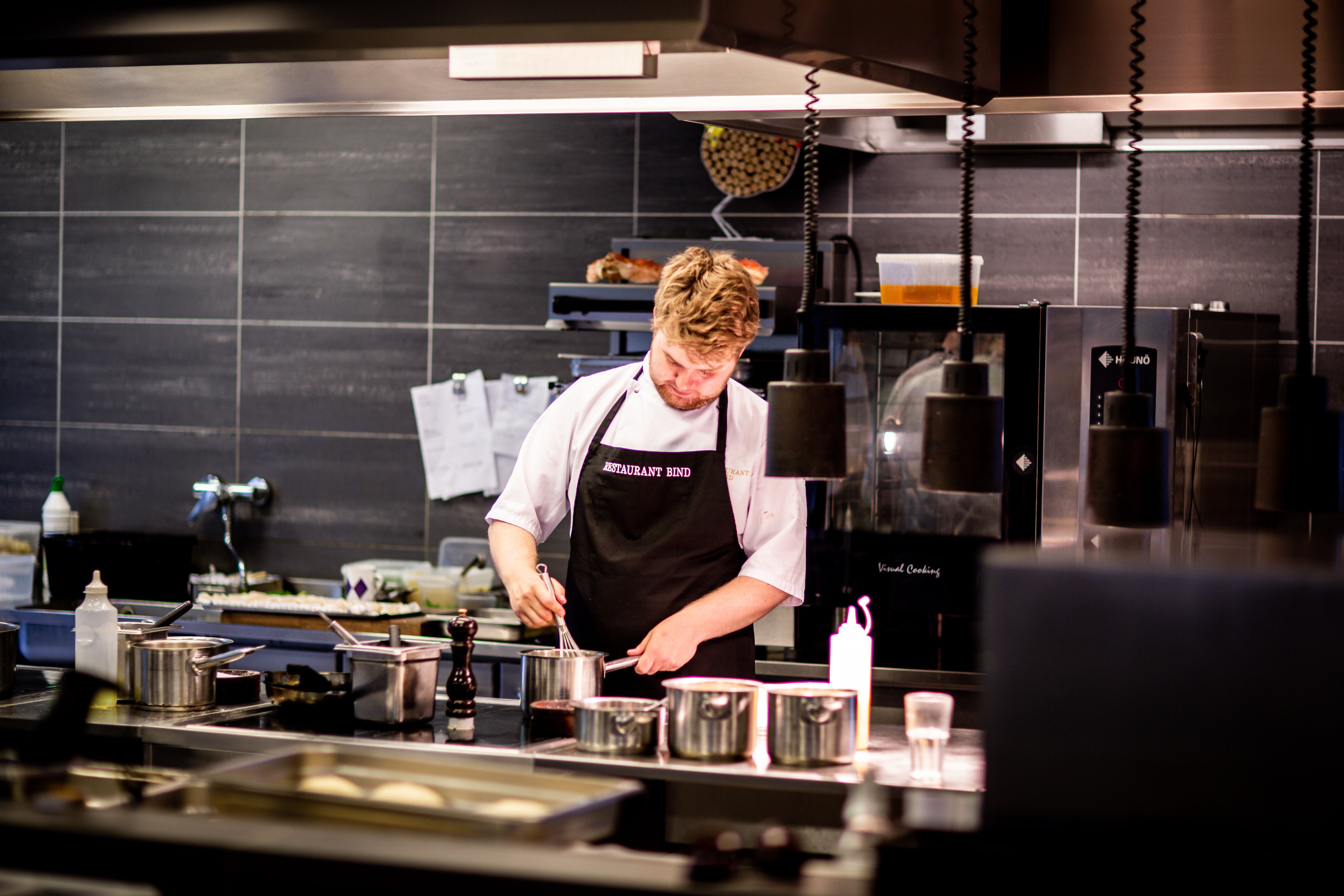 Faut-il louer ou acheter son matériel de cuisine professionnel ?